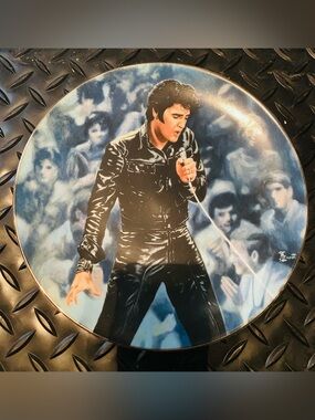 Elvis Presley Collectible Wall Plate - Black Image Decor